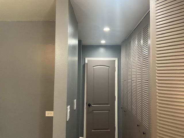 7854 S S Shore Dr Unit 306, Chicago, IL 60649 - corridor featuring recessed lighting