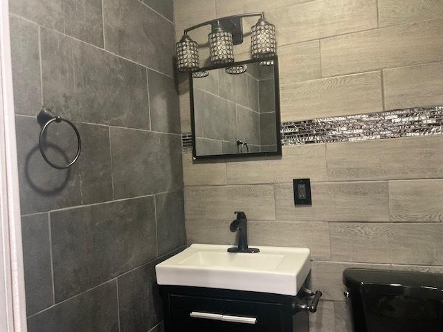 7854 S S Shore Dr Unit 306, Chicago, IL 60649 - bathroom with vanity