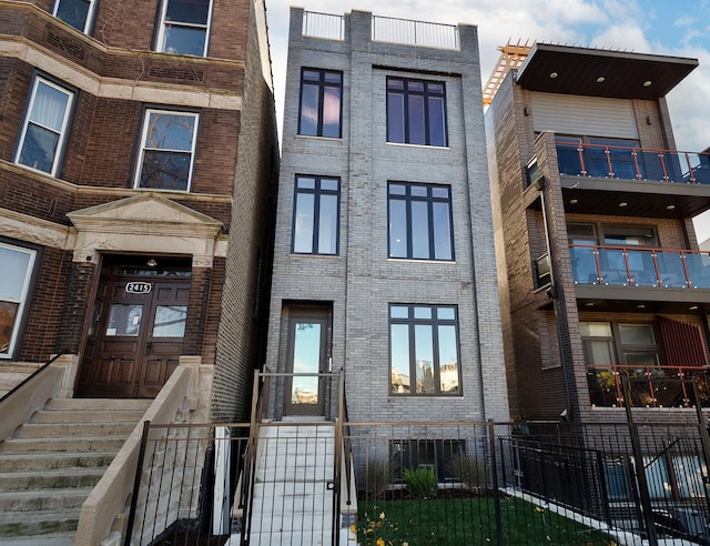 2417 W Walton St Unit 3, Chicago, IL 60622 - view of property with a fenced front yard