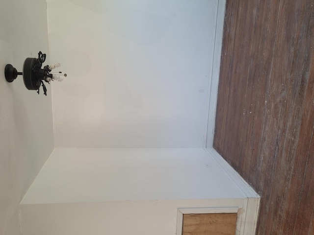 8405 S Baltimore Ave, Chicago, IL 60617 - view of bathroom
