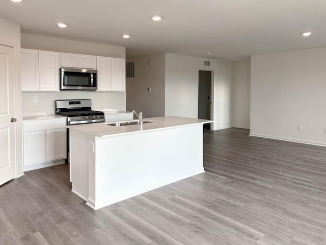 2276 Elderberry Ct, Wonder Lake, IL 60097 - kitchen featuring stainless steel appliances, a sink, light wood-type flooring, white cabinetry, and recessed lighting