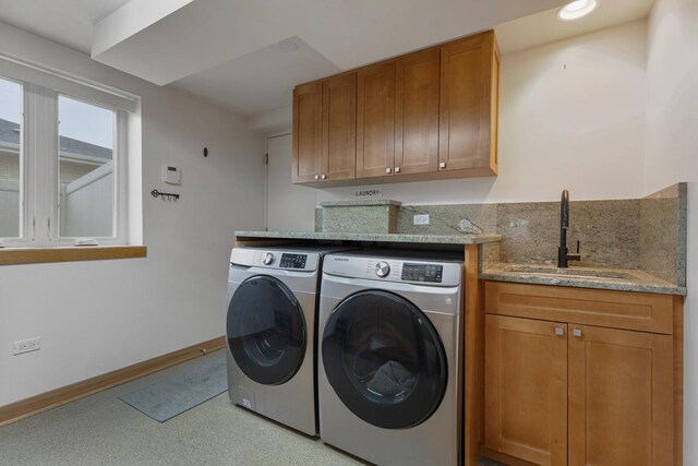 415 Honey Locust Ln, Willowbrook, IL 60527 - laundry area with washer and dryer, cabinet space, baseboards, and wet bar