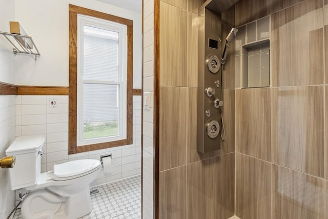 1006 W 1st St, Dixon, IL 61021 - bathroom with tile walls, tiled shower, and toilet