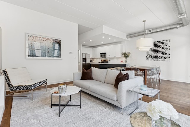 843 W Monroe St Unit 3B, Chicago, IL 60607 - living room with light wood-style floors, baseboards, and recessed lighting