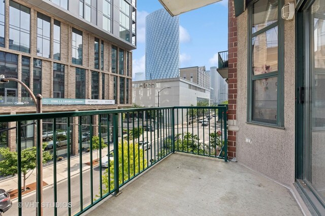 843 W Monroe St Unit 3B, Chicago, IL 60607 - balcony with a city view