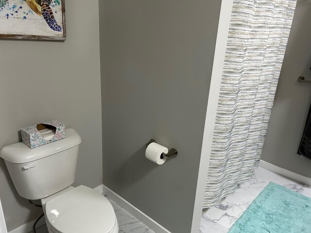 981 W Forsyth Rd, Forsyth, IL 62535 - bathroom with marble finish floors, toilet, baseboards, and a shower with curtain