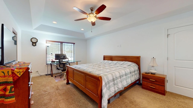 731 W Kenilworth Ave, Palatine, IL 60067 - bedroom featuring light carpet, a tray ceiling, recessed lighting, a desk, and baseboards