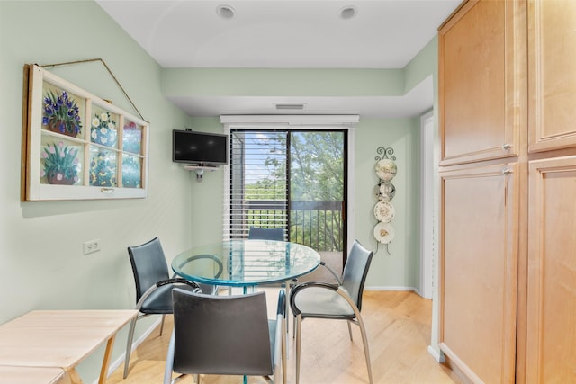 1771 Mission Hills Rd Unit 412, Northbrook, IL 60062 - dining area featuring light wood finished floors and baseboards