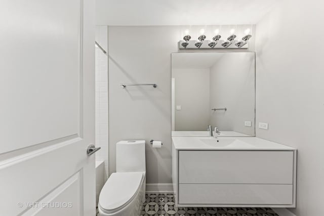 3125 S Giles Ave, Chicago, IL 60616 - full bath with vanity and toilet