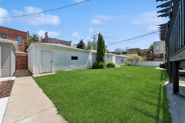 3125 S Giles Ave, Chicago, IL 60616 - view of yard with an outdoor structure