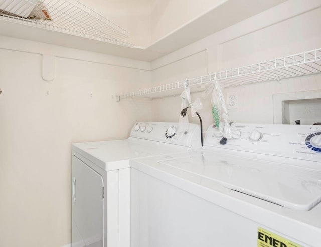 1157 W 19th Pl, Chicago, IL 60608 - laundry area featuring separate washer and dryer