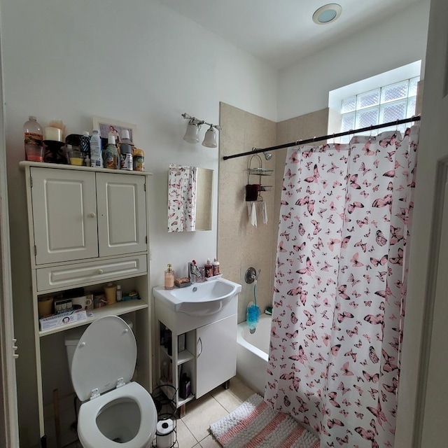 6033 S Prairie Ave, Chicago, IL 60637 - full bathroom featuring shower / bathtub combination with curtain, toilet, tile patterned floors, and vanity