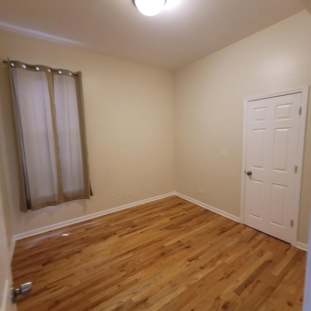 6033 S Prairie Ave, Chicago, IL 60637 - empty room featuring light wood-style flooring and baseboards