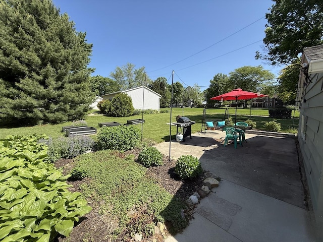 202 17th Ave, Sterling, IL 61081 - view of green lawn with a patio area