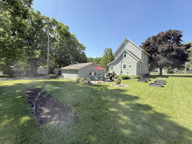 202 17th Ave, Sterling, IL 61081 - view of green lawn