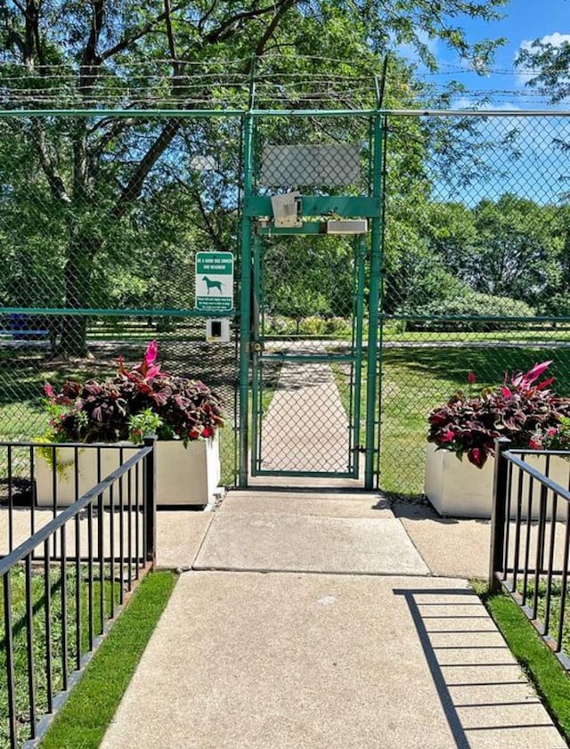 5455 N Sheridan Rd Unit 2206, Chicago, IL 60640 - view of gate