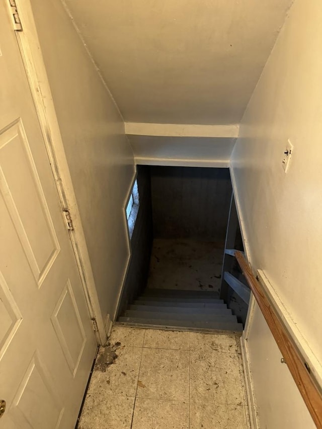 10035 S Yates Blvd, Chicago, IL 60617 - view of stairs