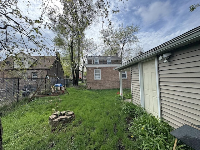 10035 S Yates Blvd, Chicago, IL 60617 - view of yard
