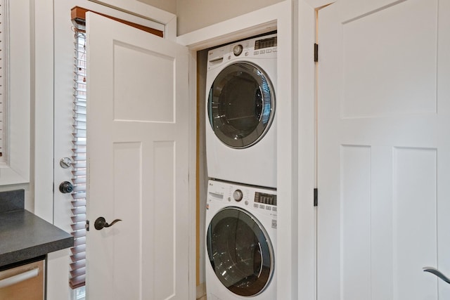 2803 N Wolcott Ave Unit D, Chicago, IL 60657 - laundry area with estacked washer and dryer