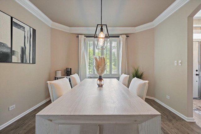 670 Leslie Ct, Carol Stream, IL 60188 - dining area with ornamental molding, dark wood-style flooring, and baseboards