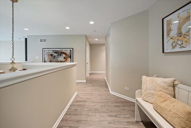 670 Leslie Ct, Carol Stream, IL 60188 - hallway featuring light wood-style flooring, recessed lighting, and baseboards