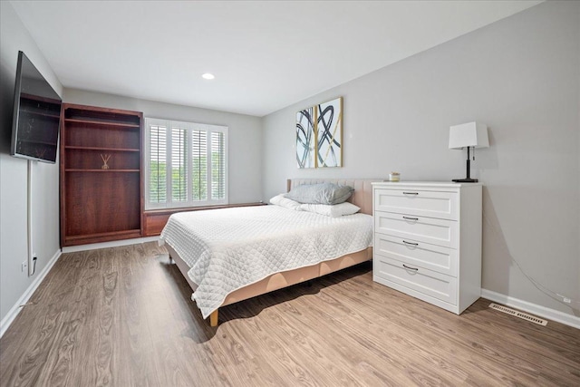 670 Leslie Ct, Carol Stream, IL 60188 - bedroom featuring light wood-style floors, baseboards, and recessed lighting