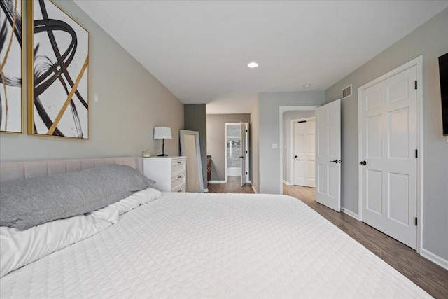 670 Leslie Ct, Carol Stream, IL 60188 - bedroom with dark wood-type flooring, baseboards, and recessed lighting