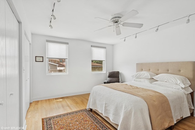 2637 W Huron St, Chicago, IL 60612 - bedroom featuring rail lighting, wood finished floors, baseboards, and ceiling fan
