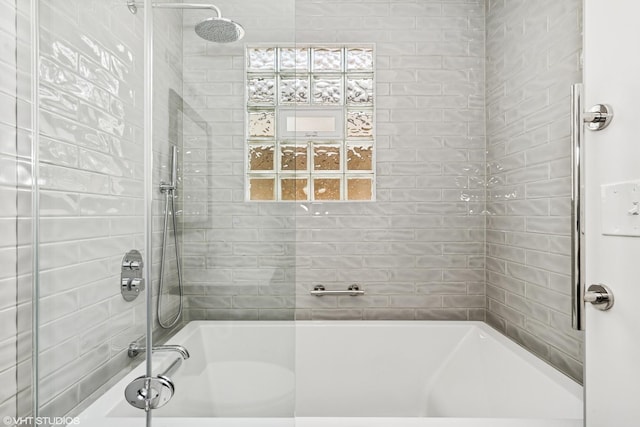 2637 W Huron St, Chicago, IL 60612 - full bath featuring shower / bathtub combination
