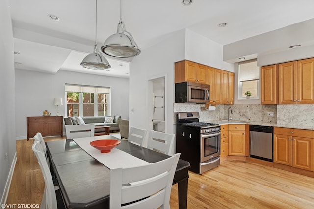 2637 W Huron St, Chicago, IL 60612 - kitchen featuring stainless steel appliances, light wood-style flooring, tasteful backsplash, a sink, and recessed lighting