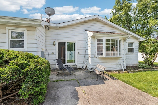 1946 Briarcliffe Blvd, Wheaton, IL 60189 - view of front facade featuring a patio area