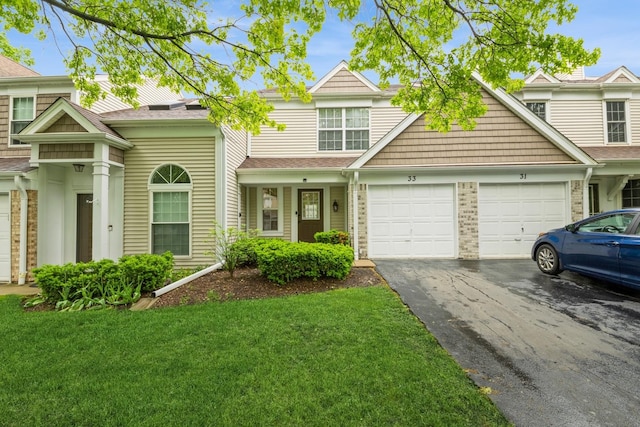 33 E Shag Bark Ln, Streamwood, IL 60107