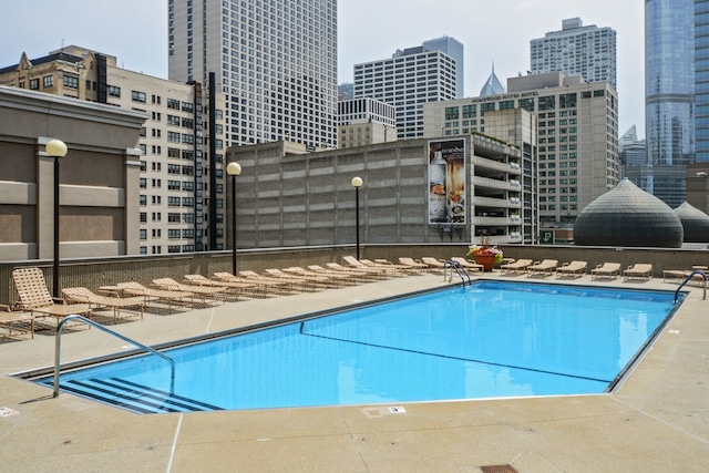 10 E Ontario St Unit 4805, Chicago, IL 60611 - community pool with a view of city