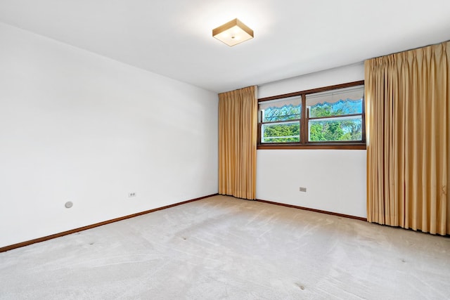 533 Lomond Dr, Mundelein, IL 60060 - empty room with light carpet and baseboards