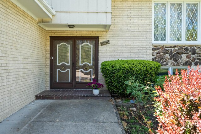 533 Lomond Dr, Mundelein, IL 60060 - entrance to property with brick siding