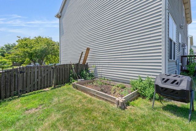 1453 Waterside Dr, Bolingbrook, IL 60490 - fenced backyard with a garden