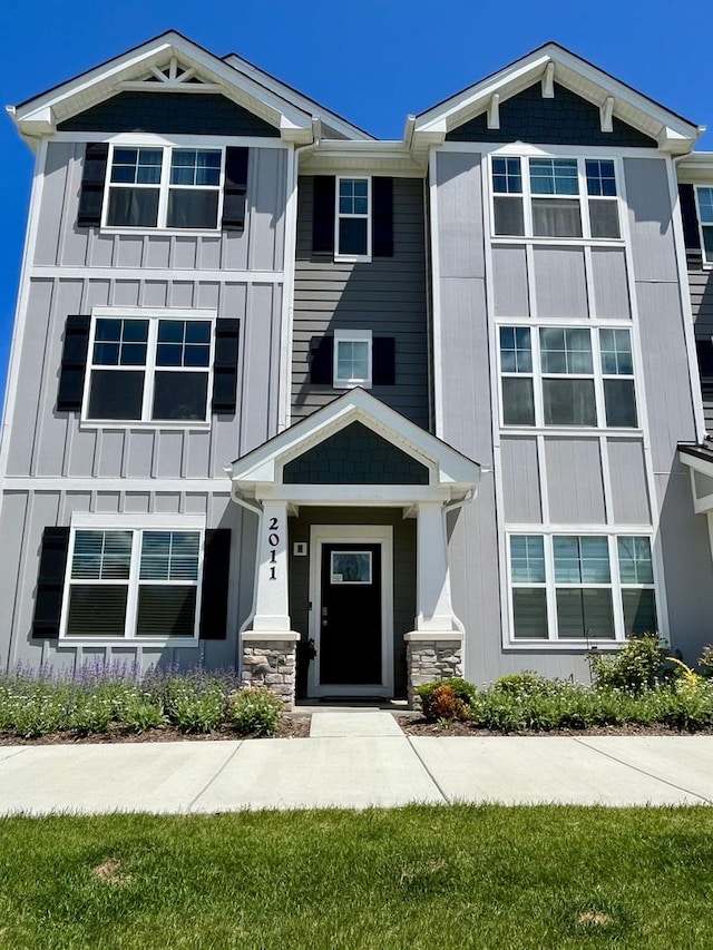 2011 Sequoia Ave, Mundelein, IL 60060 - view of front of property