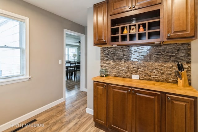 106 N Berteau Ave, Bartlett, IL 60103 - bar featuring light wood-type flooring, backsplash, baseboards, and a ceiling fan