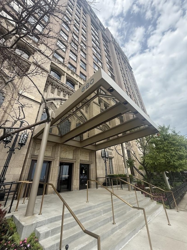 680 N Lake Shore Dr Unit 716, Chicago, IL 60611 - photo 2
