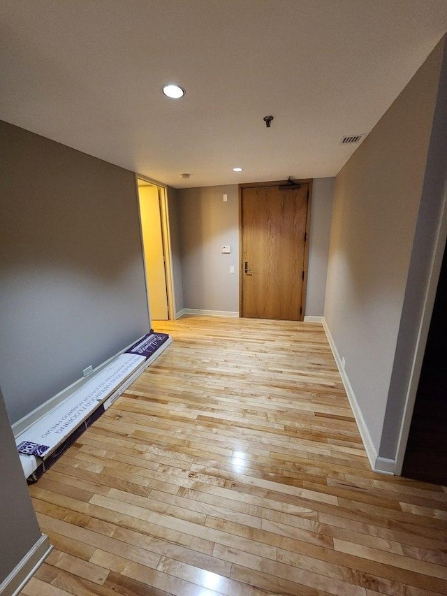 680 N Lake Shore Dr Unit 716, Chicago, IL 60611 - spare room featuring light wood-style floors, recessed lighting, fire sprinkler in ceiling, and baseboards