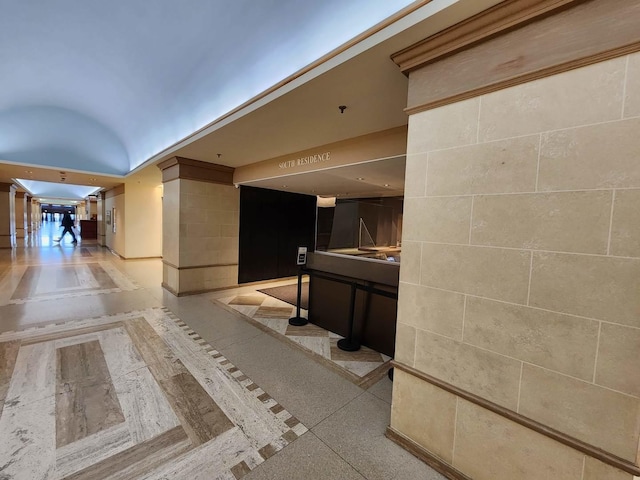 680 N Lake Shore Dr Unit 716, Chicago, IL 60611 - community lobby with vaulted ceiling