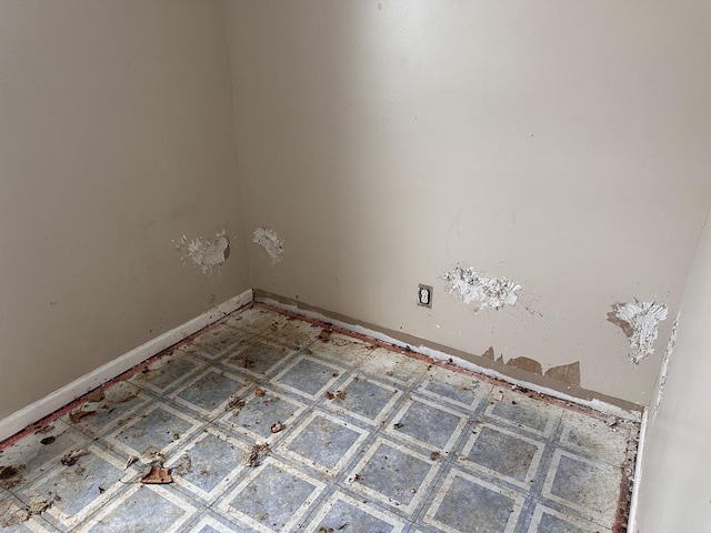 241 156th St, Calumet City, IL 60409 - empty room featuring baseboards