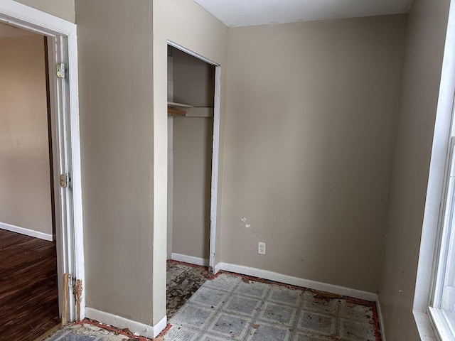 241 156th St, Calumet City, IL 60409 - unfurnished bedroom featuring baseboards and a closet