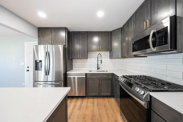 5831 Allemong Dr, Matteson, IL 60443 - kitchen featuring stainless steel appliances, a sink, light wood finished floors, tasteful backsplash, and recessed lighting
