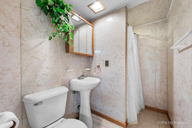 3324 N Ottawa Ave, Chicago, IL 60634 - bathroom with curtained shower and tile patterned flooring