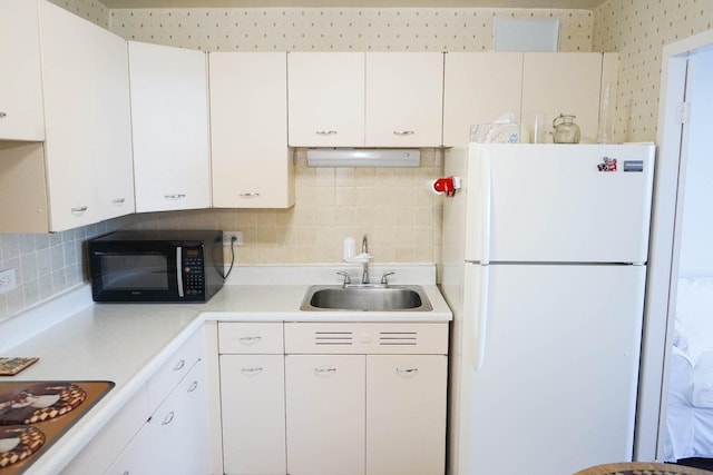 6301 N Sheridan Rd Unit 22N, Chicago, IL 60660 - kitchen with freestanding refrigerator, black microwave, electric stovetop, a sink, and light countertops