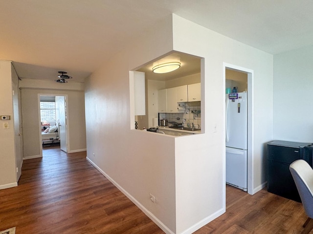 6301 N Sheridan Rd Unit 14E, Chicago, IL 60660 - hallway with wood finished floors and baseboards