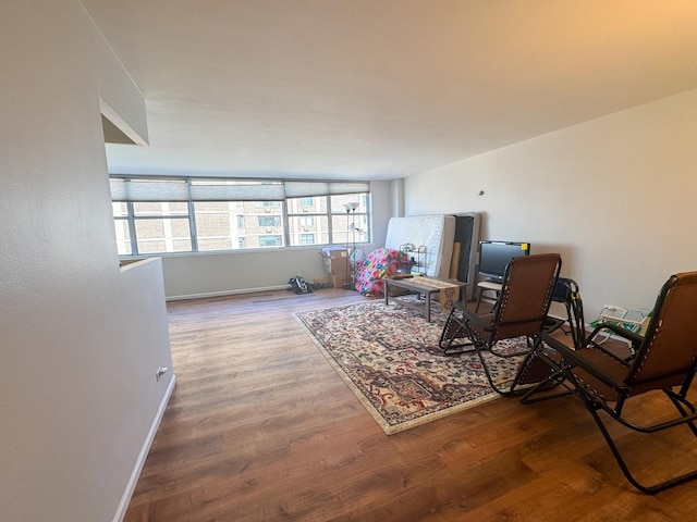 6301 N Sheridan Rd Unit 14E, Chicago, IL 60660 - sitting room with wood finished floors and baseboards