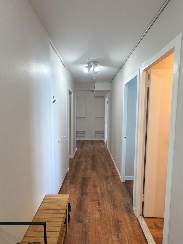 6301 N Sheridan Rd Unit 14E, Chicago, IL 60660 - corridor with wood finished floors