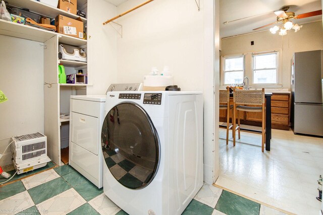 456 S Indiana Ave, Kankakee, IL 60901 - laundry area featuring washing machine and dryer, ceiling fan, and heating unit